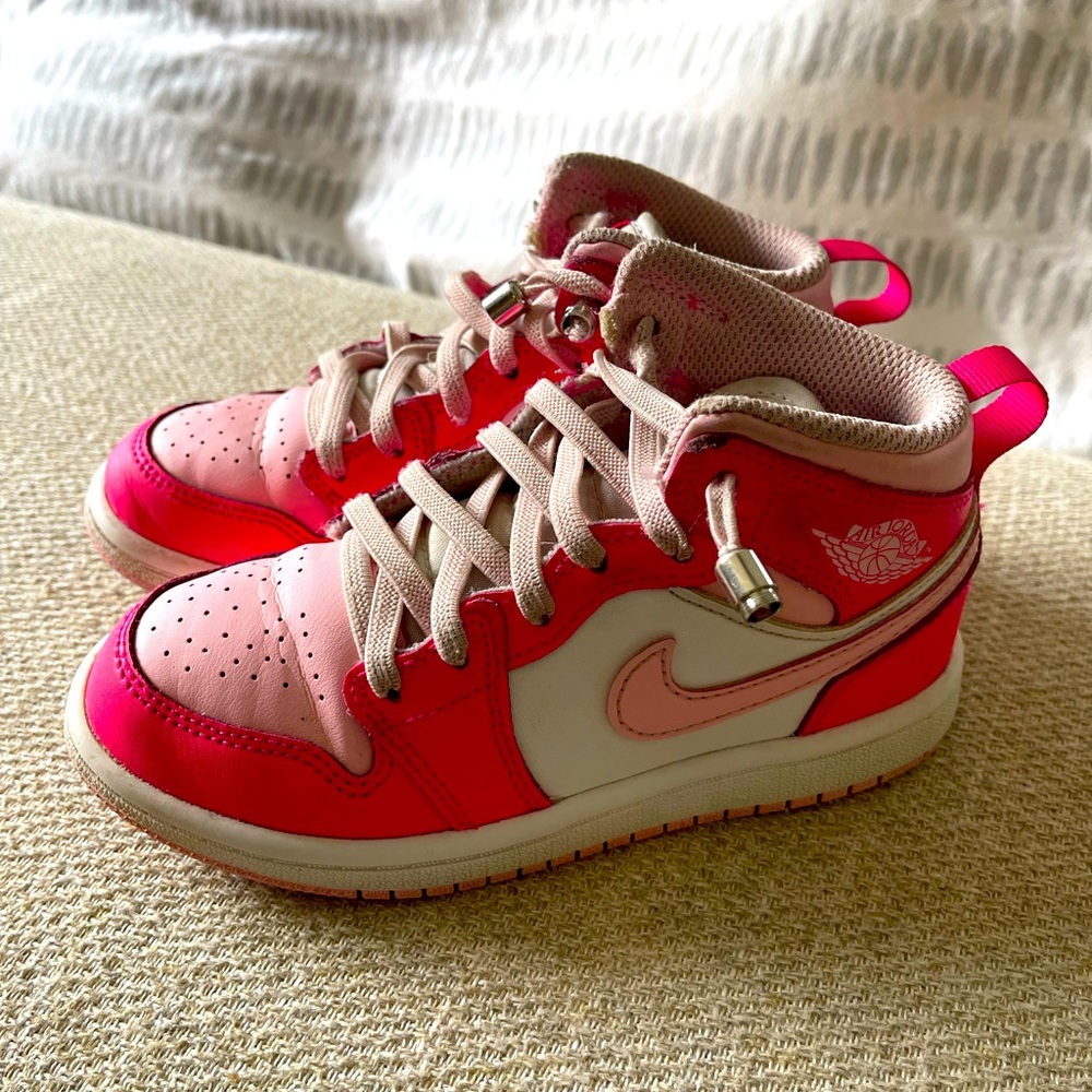 Kids pink air Jordan’s 1  (5-7 years old)